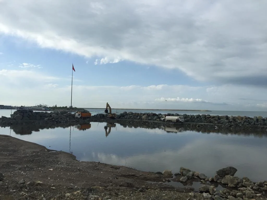 Rize Sahil Tahkimatları inşaatında deniz tahkimatı uygulaması
