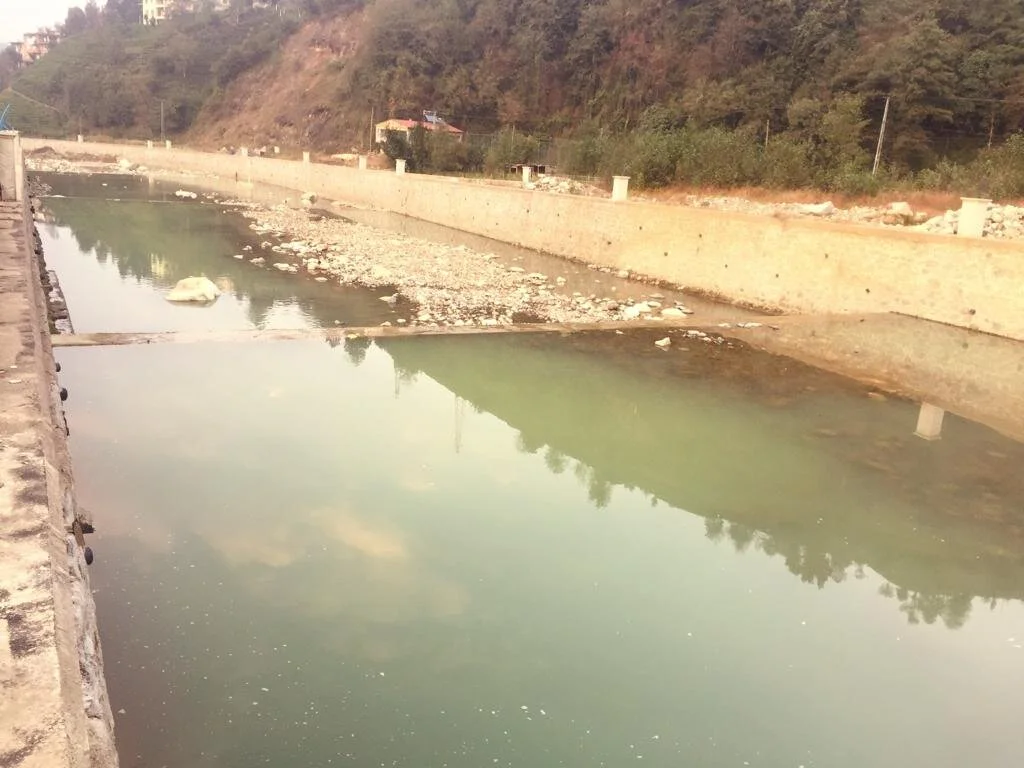 Doğu Karadeniz taşkın koruma projesinde beton kanal ve istinat duvarları